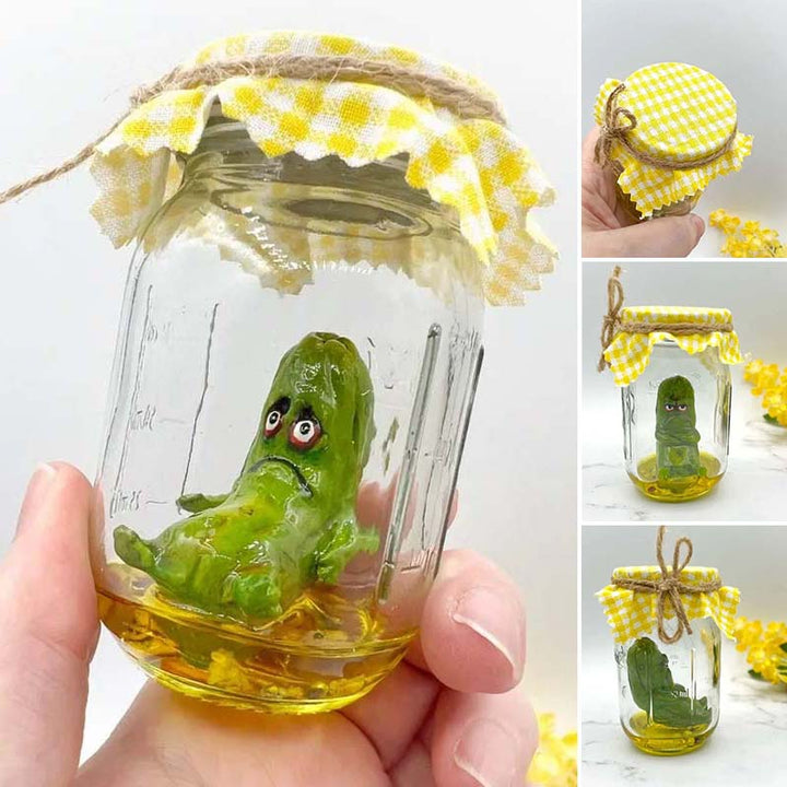 Skanto | Grumpy Pickle in a Jar skulptur