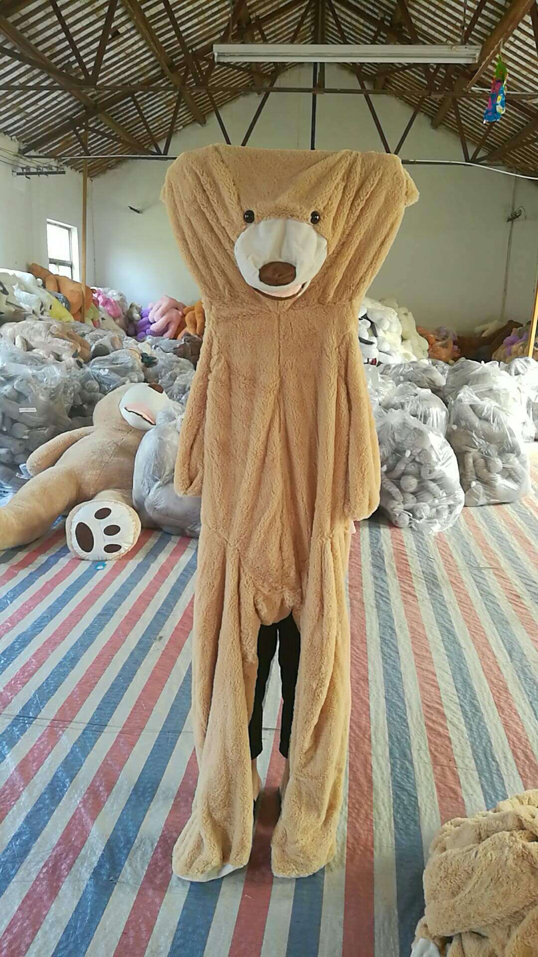 Skanto | Gigantisk Plysj Teddybjørn – HugHero