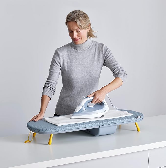 Skanto | Givera Sammenleggbar Strykebrett – Kompakt Plassbesparende Design med Skli-frie Ben og Damp-absorberende Trekk