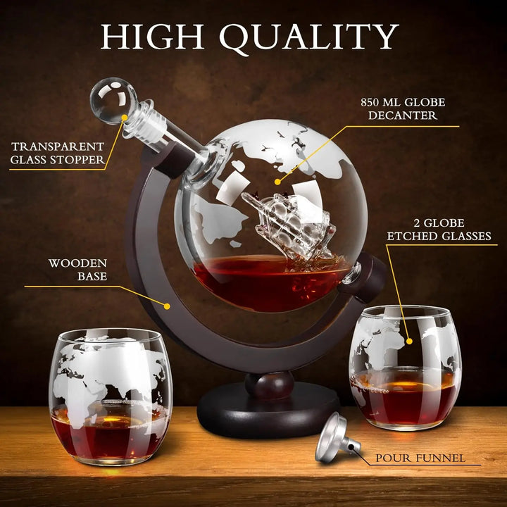 Glass Whiskey Decanter Set med Trestativ Gravert Verdensball Design | Skanto