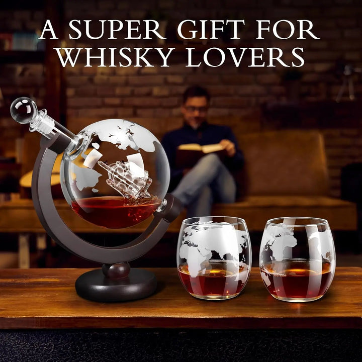 Glass Whiskey Decanter Set med Tre Stativ Graverte Verdens Ball Design | Skanto