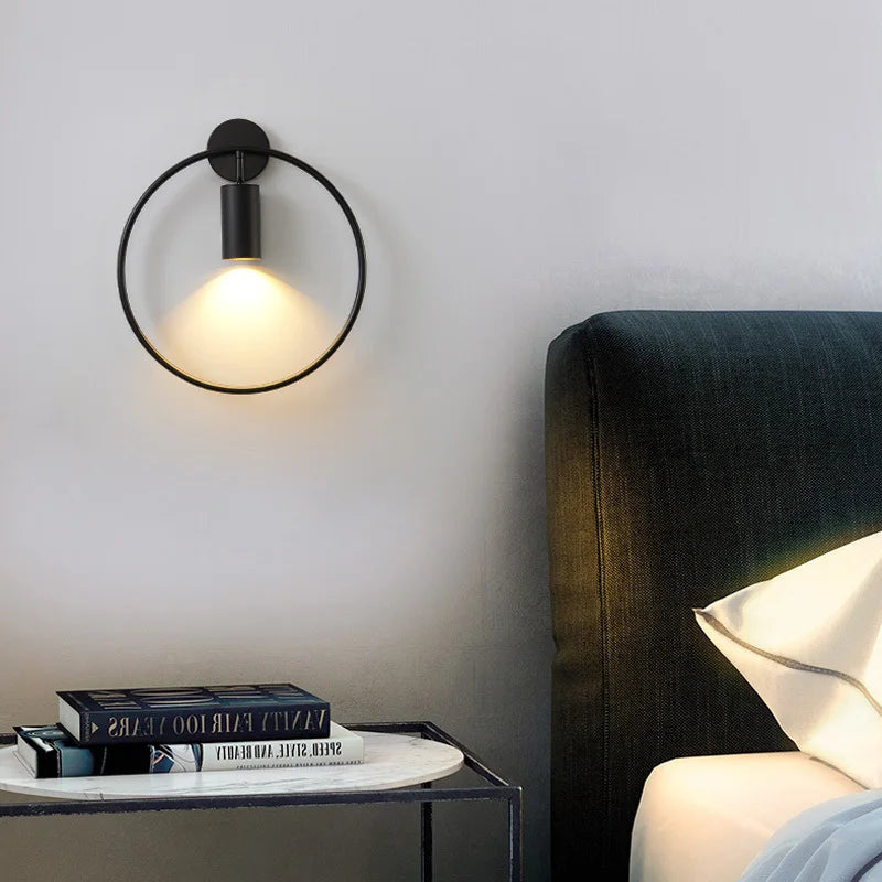 FlammeLuxe – Elegant Gull Vegglampe for Ambient Belysning Skanto