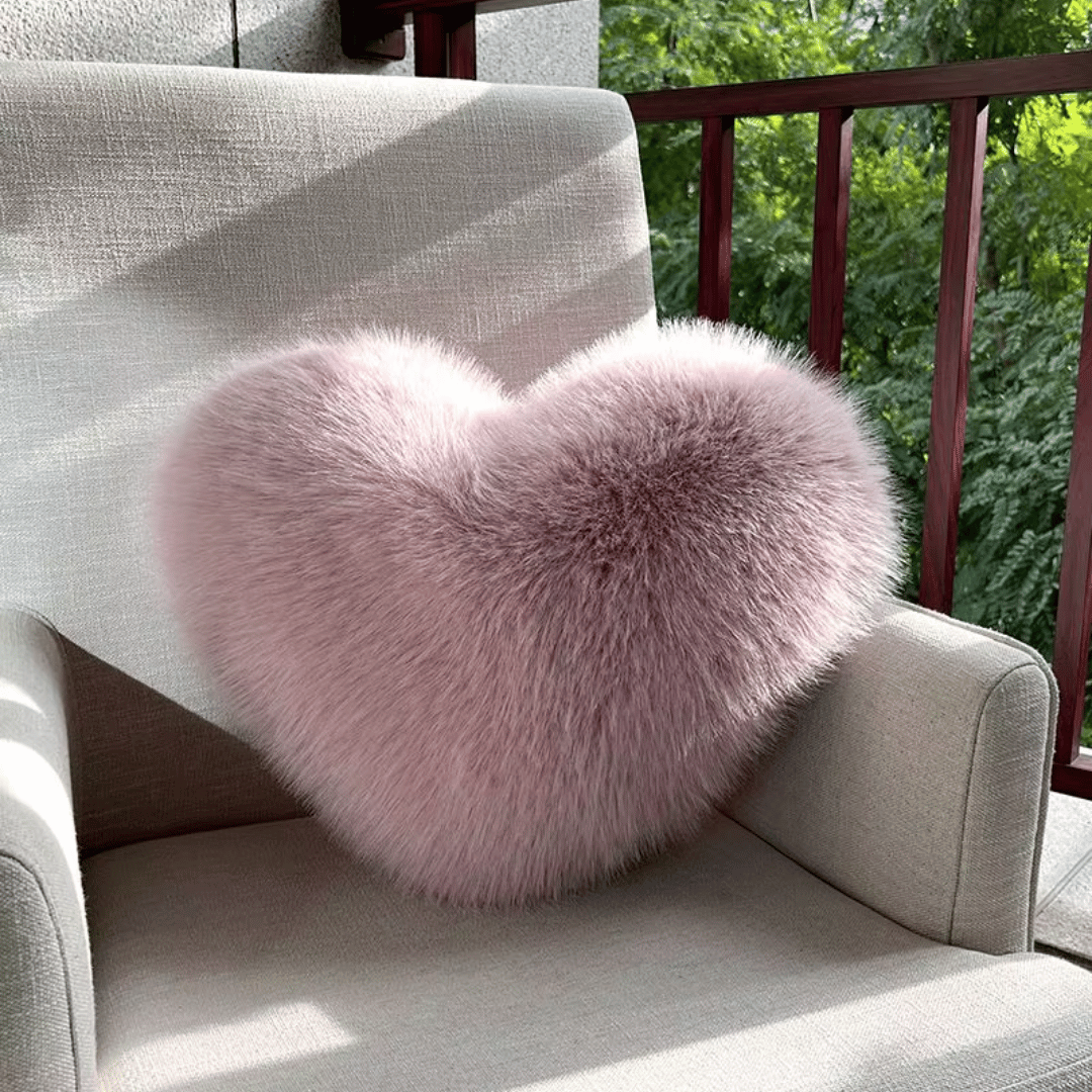 Skanto | HEARTLUX – Myk Faux Fur Hjertepute for Moderne Hjem Dekor