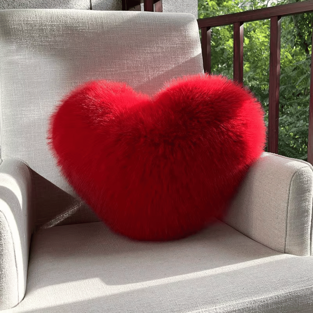 Skanto | HEARTLUX – Myk Faux Fur Hjertepute for Moderne Hjem Dekor