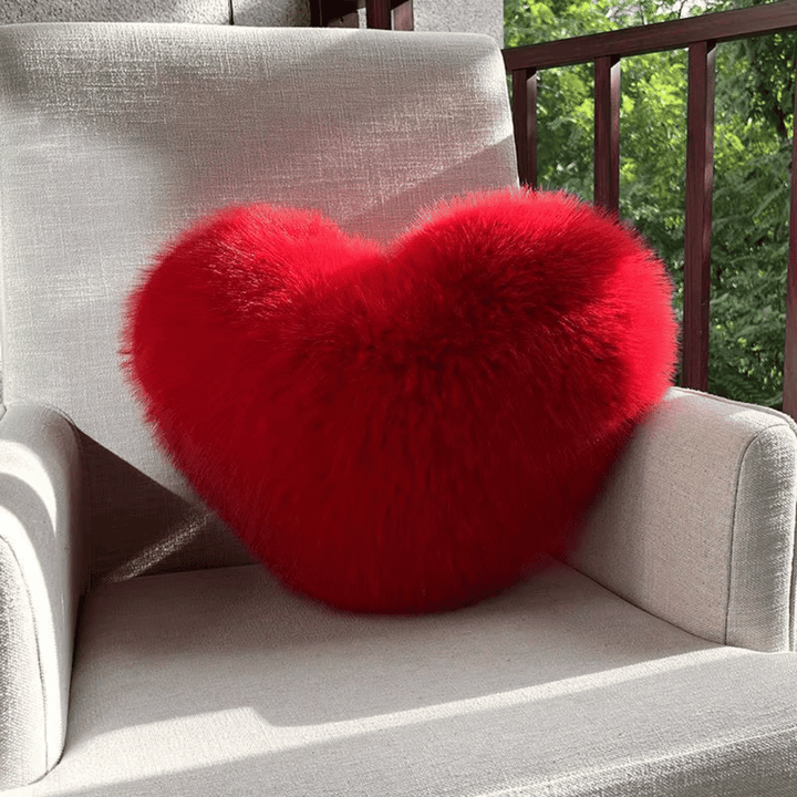 Skanto | HEARTLUX – Myk Faux Fur Hjertepute for Moderne Hjem Dekor