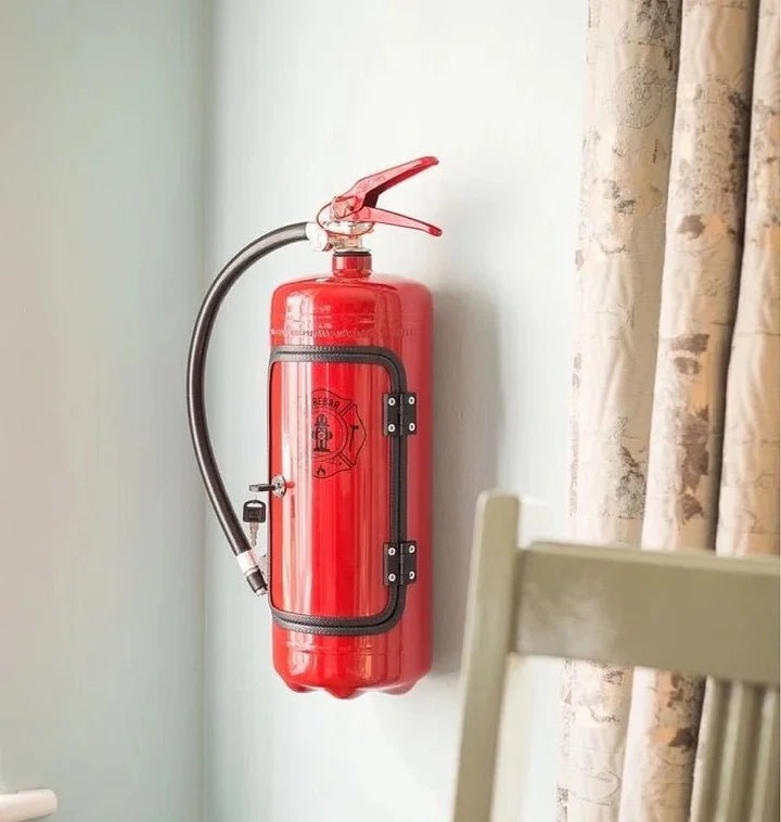 SPARKSTASH – Versteckter Getränkebehälter im Feuerlöscher-Design