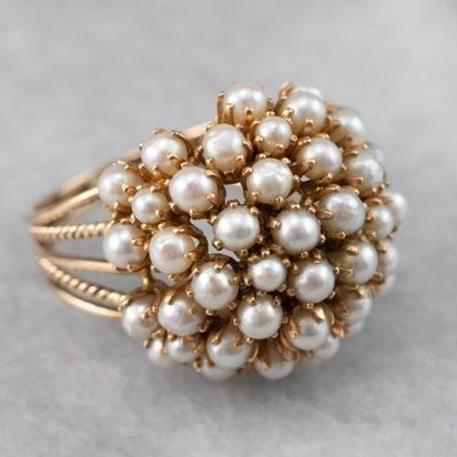 Elegant tidløs ring med vakker perleinnlegg - Clara Skanto