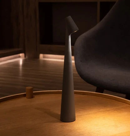 Skanto | Minimalistisk Design Bordlampe