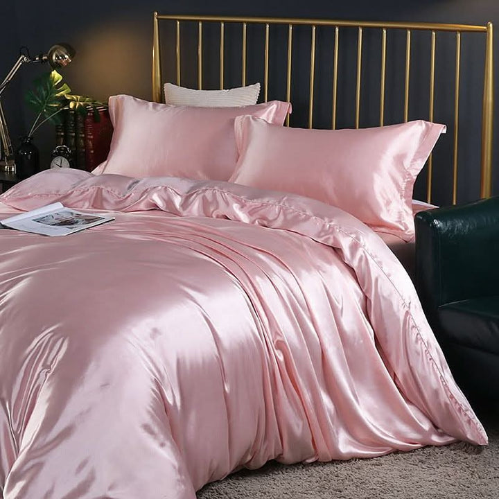 Skanto | Silk Satin 4-Delt Sengetøysett med Dynecover