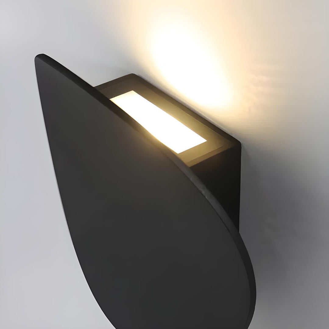 Elegant LED vegglampe – Stilig belysning for en varm atmosfære | Skanto