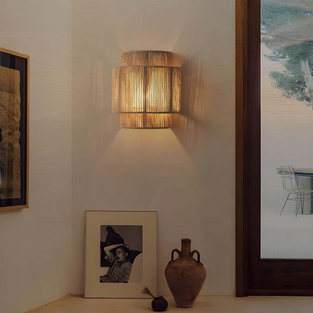 Skanto | Japansk-inspirert minimalistisk LED-vegglampe – Naturlig taudesign og varmt stemningslys