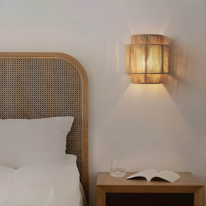 Skanto | Japansk-inspirert minimalistisk LED-vegglampe – Naturlig taudesign og varmt stemningslys