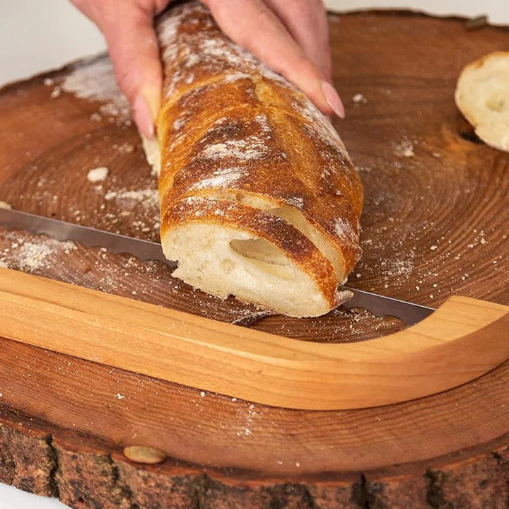 Skanto | Brødkniv laget av tre med sklifri kutthjelp
