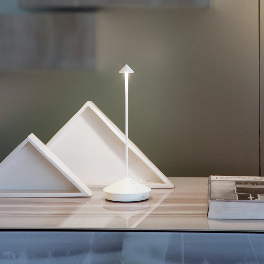 Bærbar LED Bordlampe Lumora – Dimmbar, Værbestandig & Stilig | Skanto
