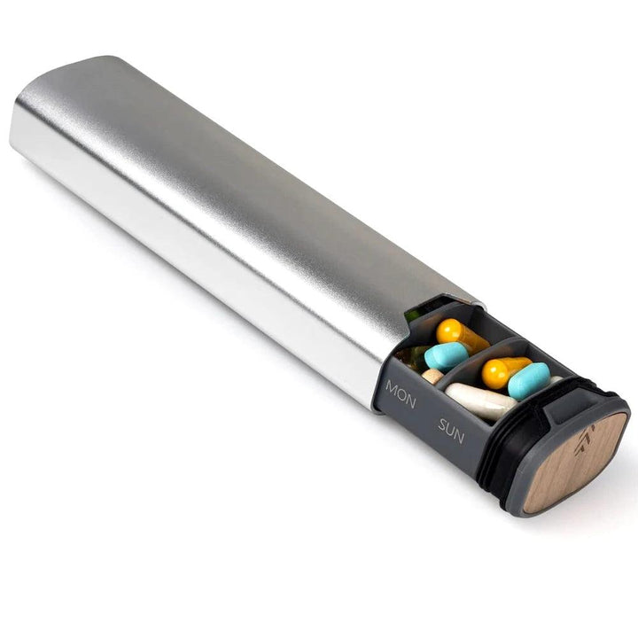Skanto | MediEase Ukentlig Pilleorganisator – Elegant Tre- og Aluminiumspilleboks