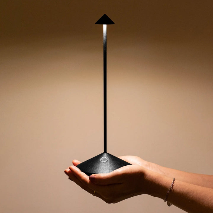 Bærbar LED Bordlampe Lumora – Dimmbar, Værbestandig & Stilig | Skanto