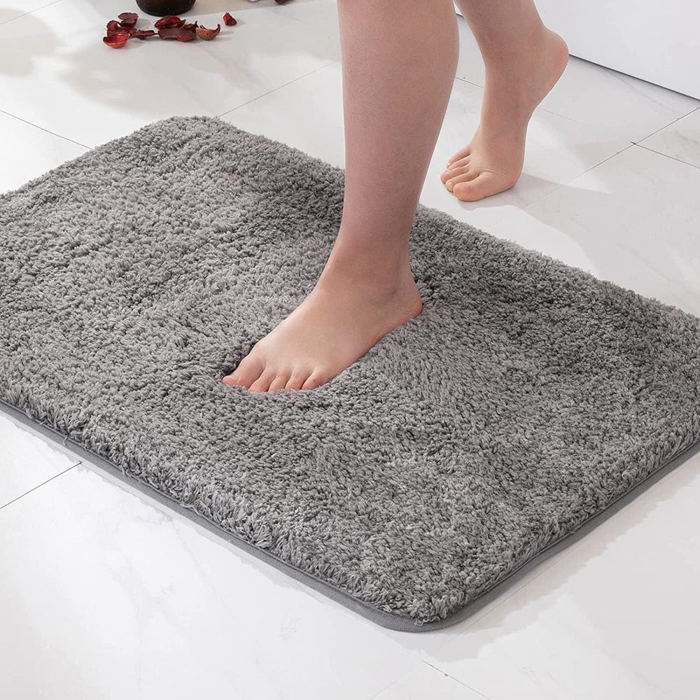 Skanto | Plush Grå Mikrofiber Badmatte