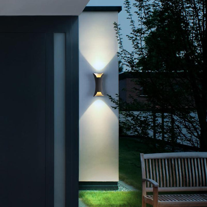 Skanto | Elegant Vanntette LED-lamper med Buet Form for Hagen