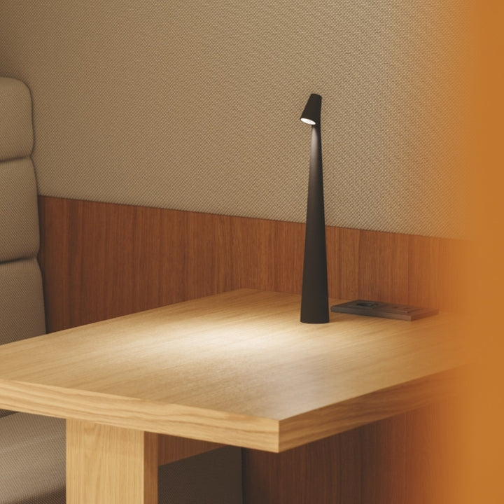 Skanto | Skulpturell Bordlampe Trådløs LED Lampe Solid Aluminiums 10000mAh Batteri 3-Nivå Dimming CRI 90 USB-C Ladekontakt Varm Hvit 2700K