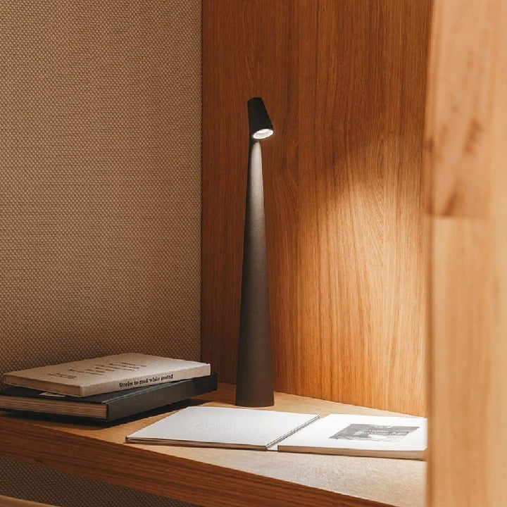 Skanto | Skulpturell Bordlampe Trådløs LED Lampe Solid Aluminiums 10000mAh Batteri 3-Nivå Dimming CRI 90 USB-C Ladekontakt Varm Hvit 2700K
