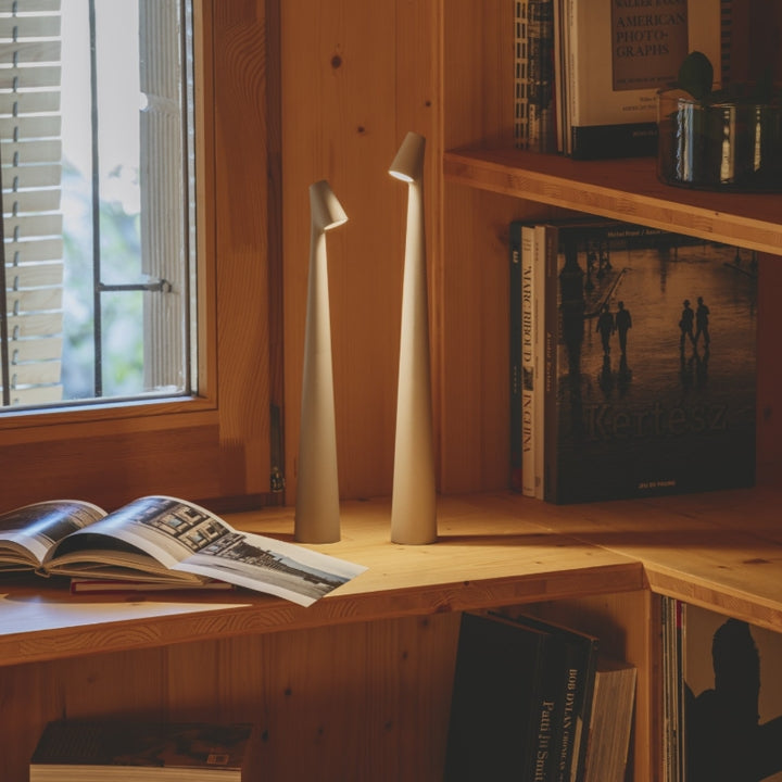 Skanto | Skulpturell Bordlampe Trådløs LED Lampe Solid Aluminiums 10000mAh Batteri 3-Nivå Dimming CRI 90 USB-C Ladekontakt Varm Hvit 2700K