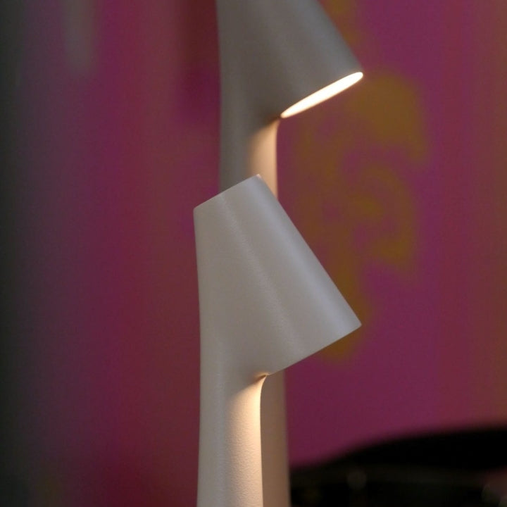 Skanto | Skulpturell Bordlampe Trådløs LED Lampe Solid Aluminiums 10000mAh Batteri 3-Nivå Dimming CRI 90 USB-C Ladekontakt Varm Hvit 2700K
