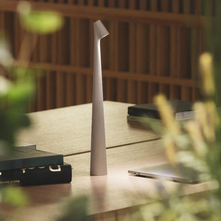 Skanto | Skulpturell Bordlampe Trådløs LED Lampe Solid Aluminiums 10000mAh Batteri 3-Nivå Dimming CRI 90 USB-C Ladekontakt Varm Hvit 2700K