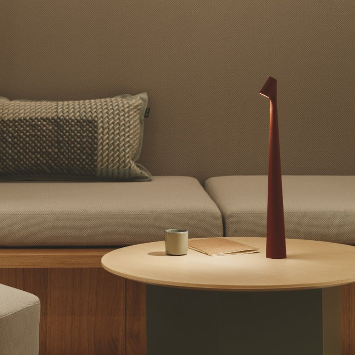 Skanto | Skulpturell Bordlampe Trådløs LED Lampe Solid Aluminiums 10000mAh Batteri 3-Nivå Dimming CRI 90 USB-C Ladekontakt Varm Hvit 2700K