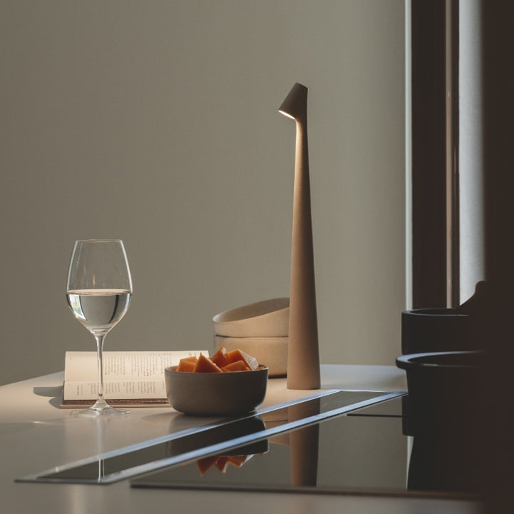 Skanto | Skulpturell Bordlampe Trådløs LED Lampe Solid Aluminiums 10000mAh Batteri 3-Nivå Dimming CRI 90 USB-C Ladekontakt Varm Hvit 2700K