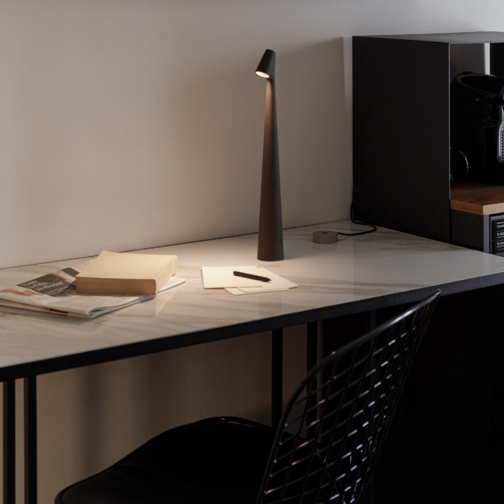 Skanto | Skulpturell Bordlampe Trådløs LED Lampe Solid Aluminiums 10000mAh Batteri 3-Nivå Dimming CRI 90 USB-C Ladekontakt Varm Hvit 2700K