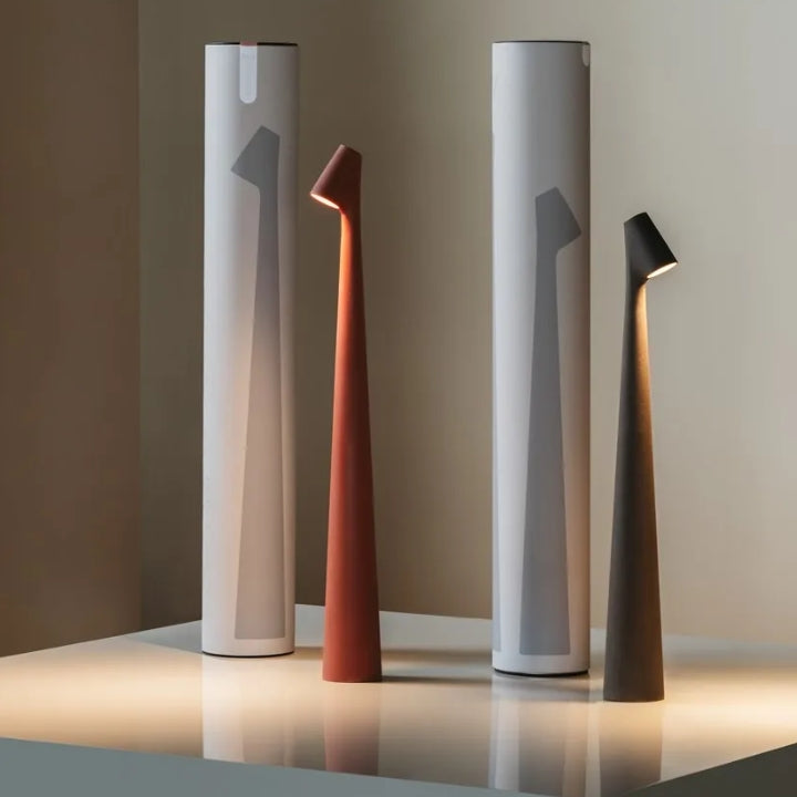 Skanto | Skulpturell Bordlampe Trådløs LED Lampe Solid Aluminiums 10000mAh Batteri 3-Nivå Dimming CRI 90 USB-C Ladekontakt Varm Hvit 2700K