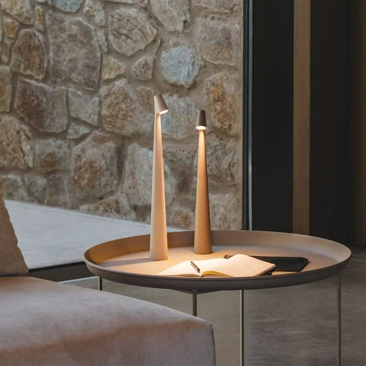 Skanto | Skulpturell Bordlampe Trådløs LED Lampe Solid Aluminiums 10000mAh Batteri 3-Nivå Dimming CRI 90 USB-C Ladekontakt Varm Hvit 2700K