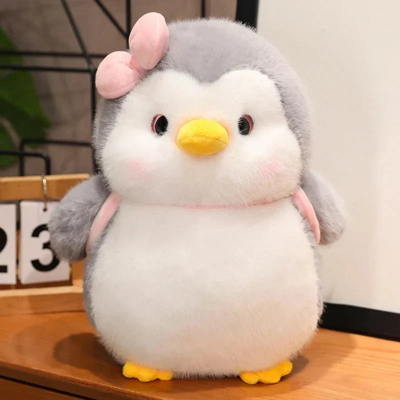 Skanto | Fluffy Grå Pingvin Plushie med Skilpadde Ryggsekk