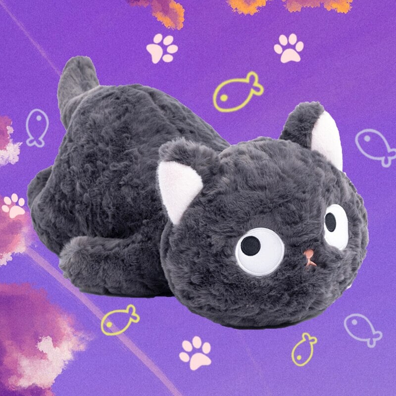 Skanto | Jiji den fluffy svarte katten kosedyr som ligger ned