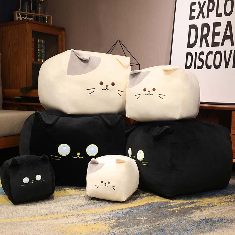 Skanto | Kawaii Svart Hvit Kube Katt Plysjdyrene