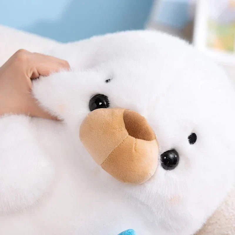 Skanto | Mochi Seal Plushie med Fisk