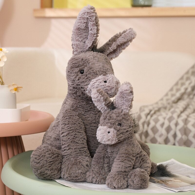 Skanto | Whispy den fluffy esel plush figur