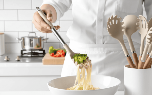 KITCHENORA – Komplettes Küchenhelfer-Set mit Silikonköpfen und Griffen in Holzoptik