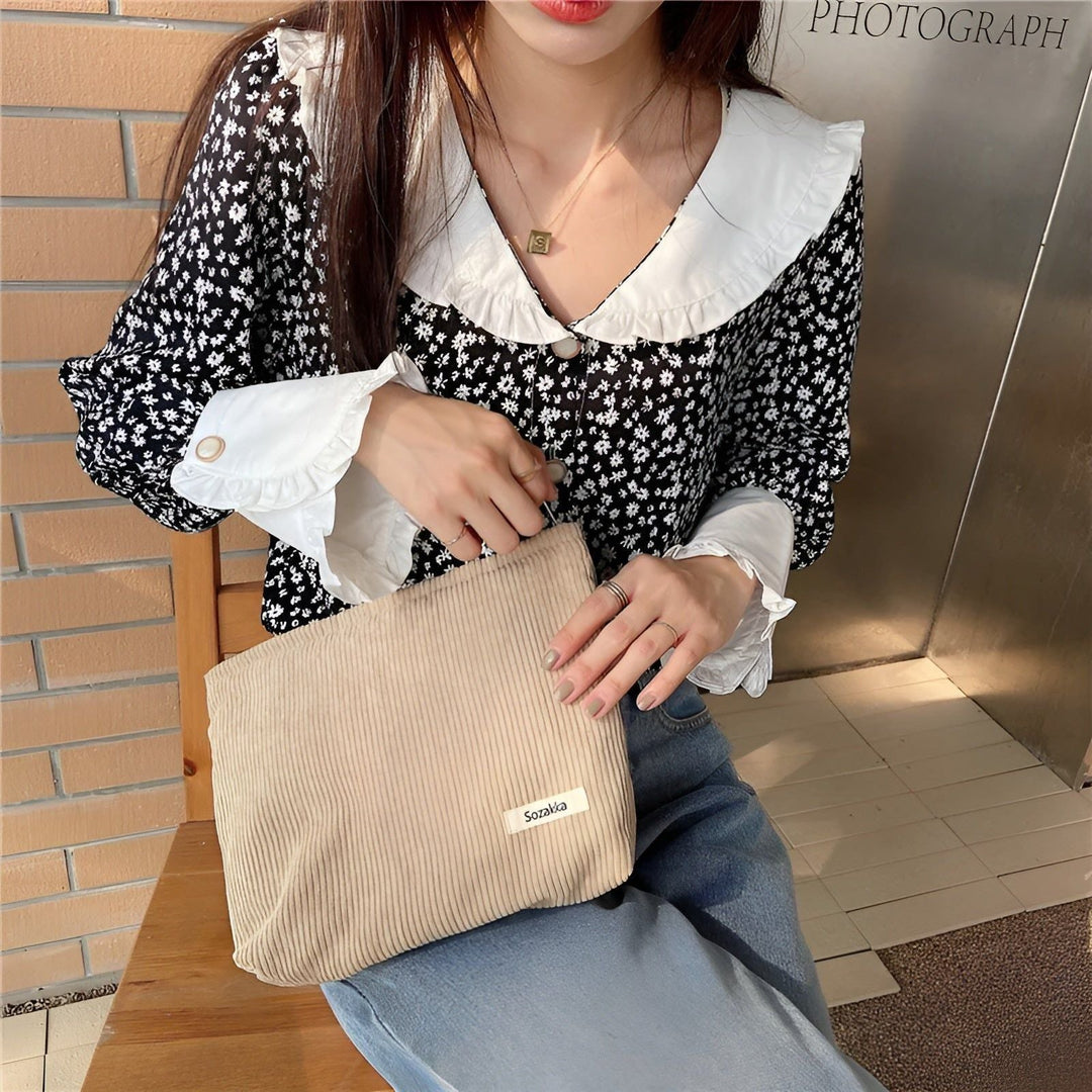 CorduroyGlam Bag - Cord Romslig Organiseringsveske for Kosmetikk | Skanto
