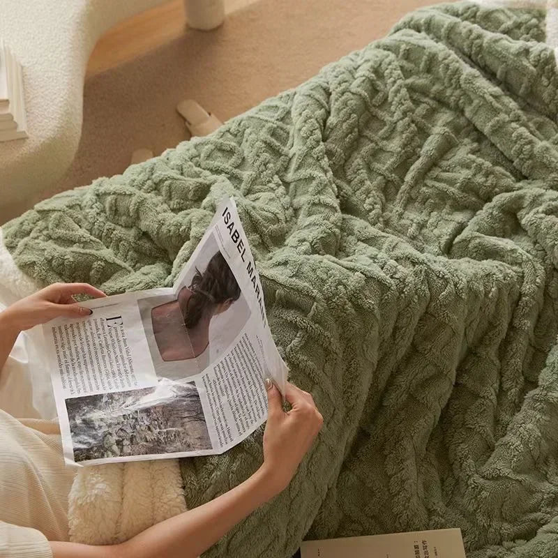 Skanto | Koselig vinterpledd laget av lamull som gir ekstra varme