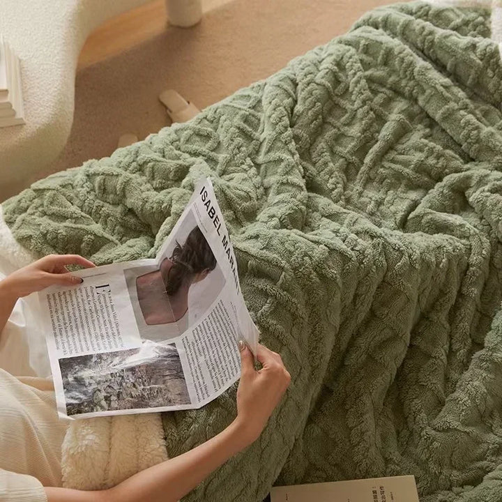 Skanto | Koselig vinterpledd laget av lamull som gir ekstra varme