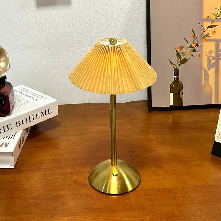 Skanto | LumaNord - Retro Skandinavisk Bordlampe