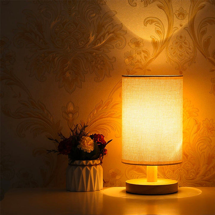 Skandinavisk Tre Nattbordlampe med Berøringskontroll Design | Skanto