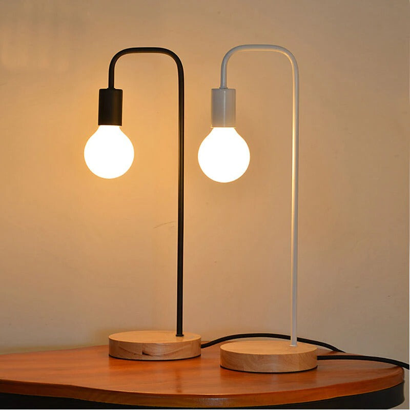 Edison Industriell Nattlampe med Trebase og Metallkropp | Skanto