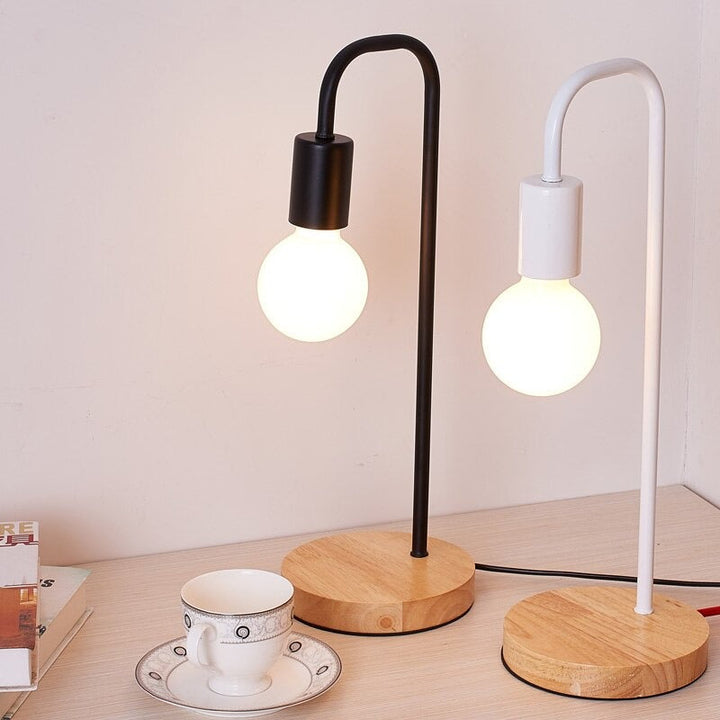 Edison Industriell Nattlampe med Trebase og Metallkropp | Skanto