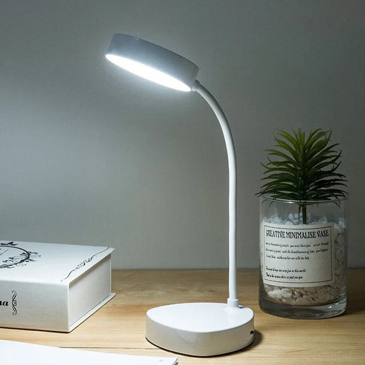 Skanto | LED Kveldsleselampe - Justerbar Hvit Lysarmatur for Nattbord og Soverom Bruk