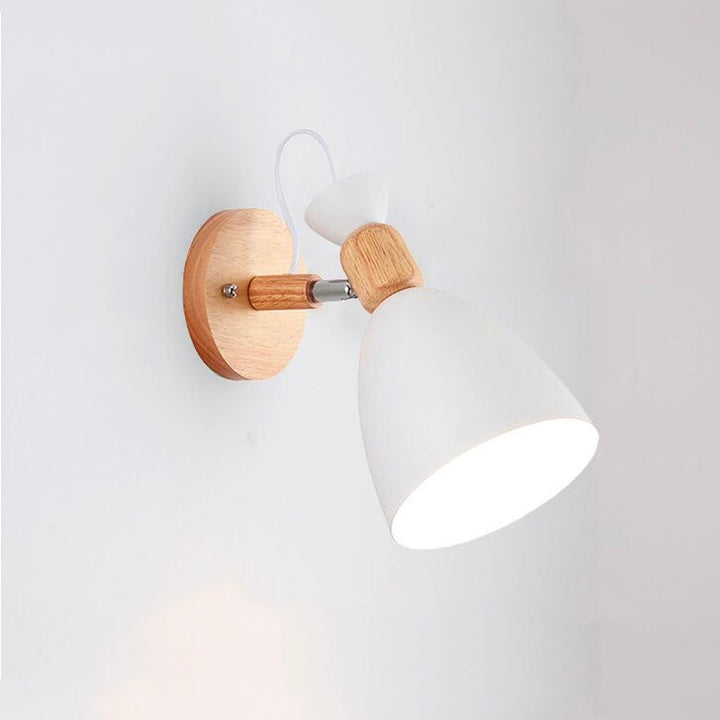 Skandinavisk Tre Vegglampe med Metallskjerm | Skanto