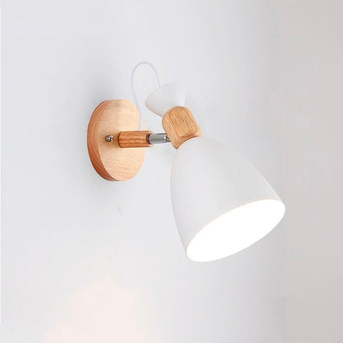 Skandinavisk Tre Vegglampe med Metallskjerm | Skanto