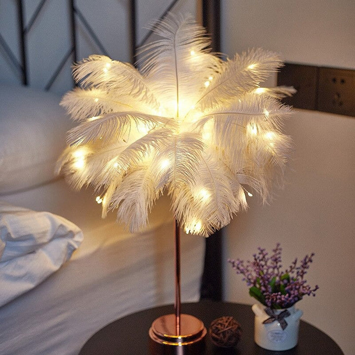Fjær LED Nattbordlampe med Fargerike Fjær og Mykt Lys | Skanto