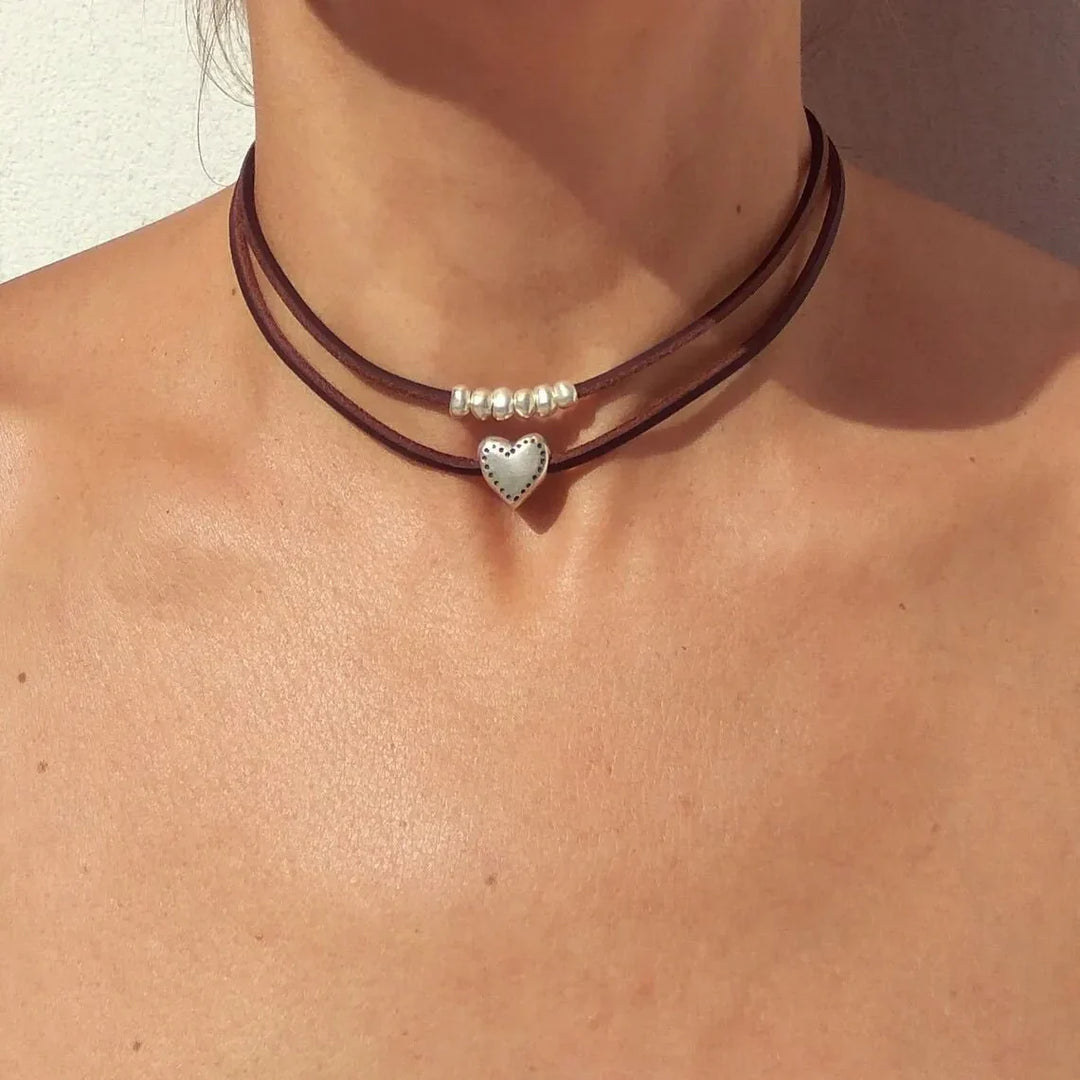 Skanto | Laget lærhjerte choker-halskjede